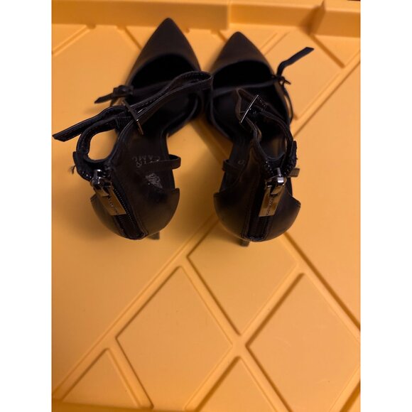 Vince Camuto Black Leather Pointed Toe Ankle Strap Heels With Back Zipper 7 SIZE - Picture 4 of 7